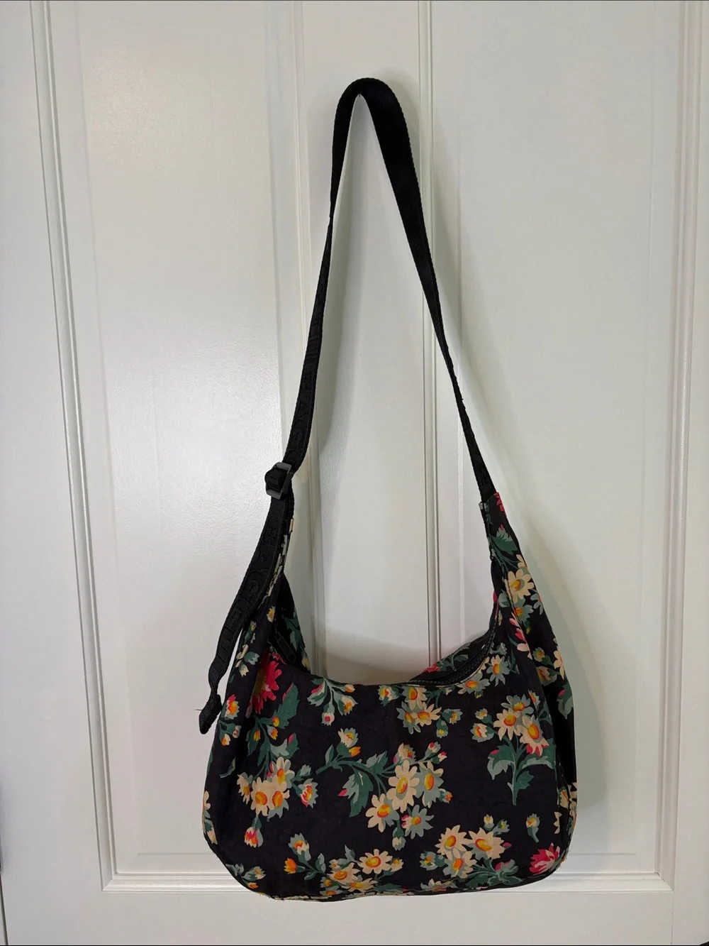 BAGGU x Laura Ashley Black Floral Medium Crescent